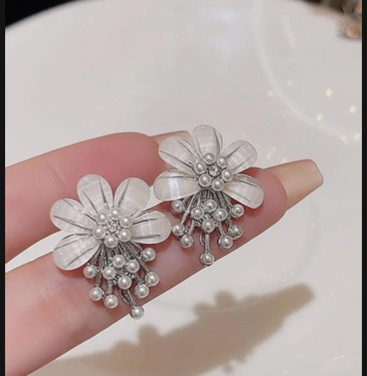 ZJX-162 Flower Pearl Korean Earrings