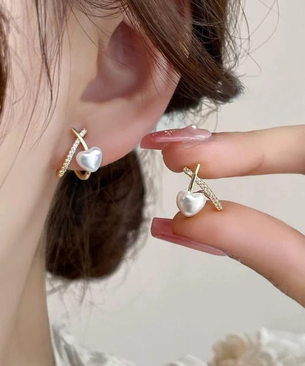 Stylish Minimalist Pearl Heart Earrings