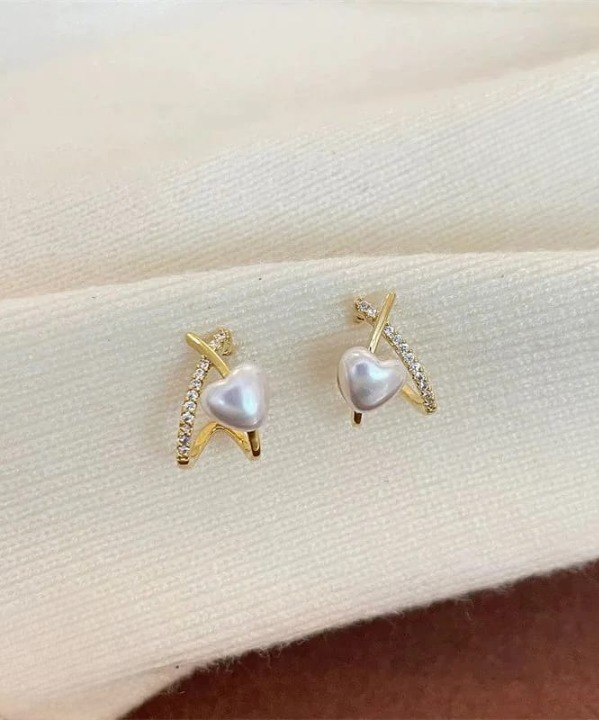Stylish Minimalist Pearl Heart Earrings